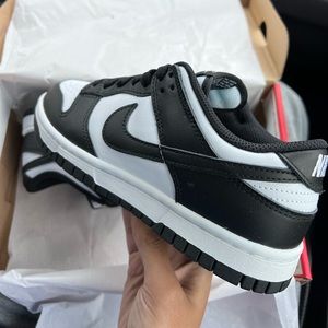 Black and white dunk lows size 6 womens 4.5Y DS with receipt meet up in Toronto